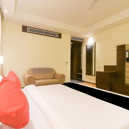 Super Collection O Starlight Hotel Kanpur Eksteriør billede
