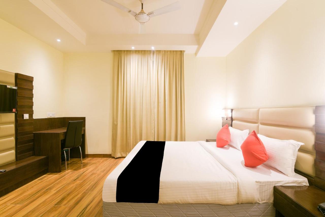 Super Collection O Starlight Hotel Kanpur Eksteriør billede