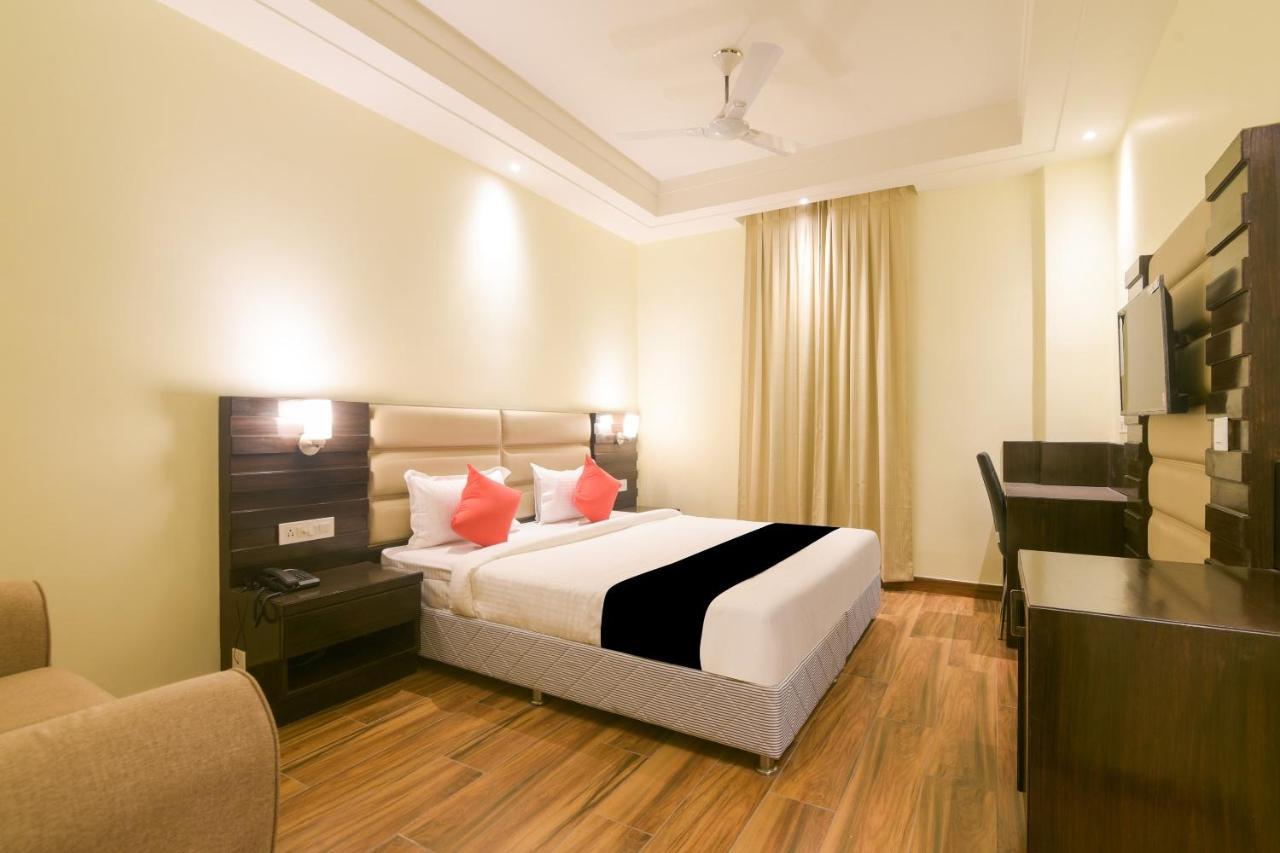 Super Collection O Starlight Hotel Kanpur Eksteriør billede