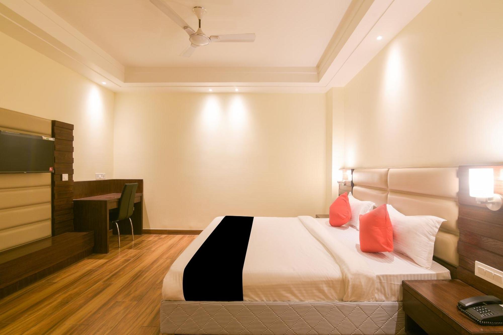Super Collection O Starlight Hotel Kanpur Eksteriør billede