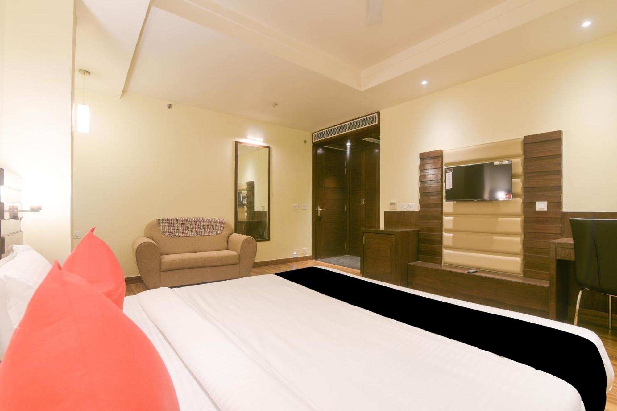 Super Collection O Starlight Hotel Kanpur Eksteriør billede