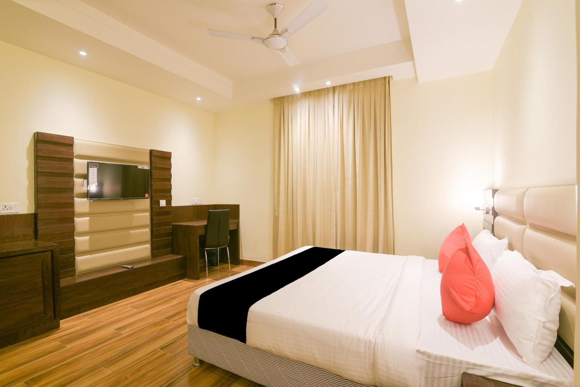 Super Collection O Starlight Hotel Kanpur Eksteriør billede
